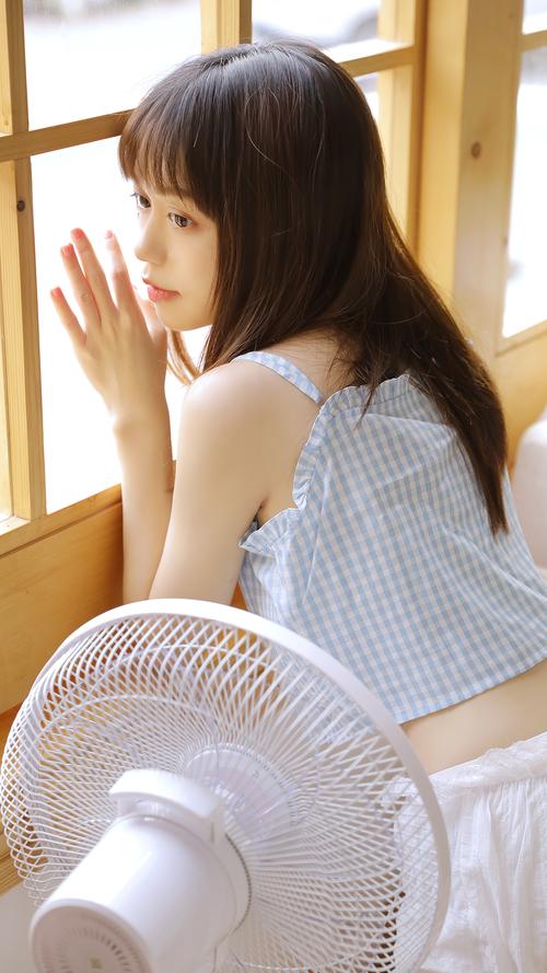 双性精跪趴灌满h室友4p